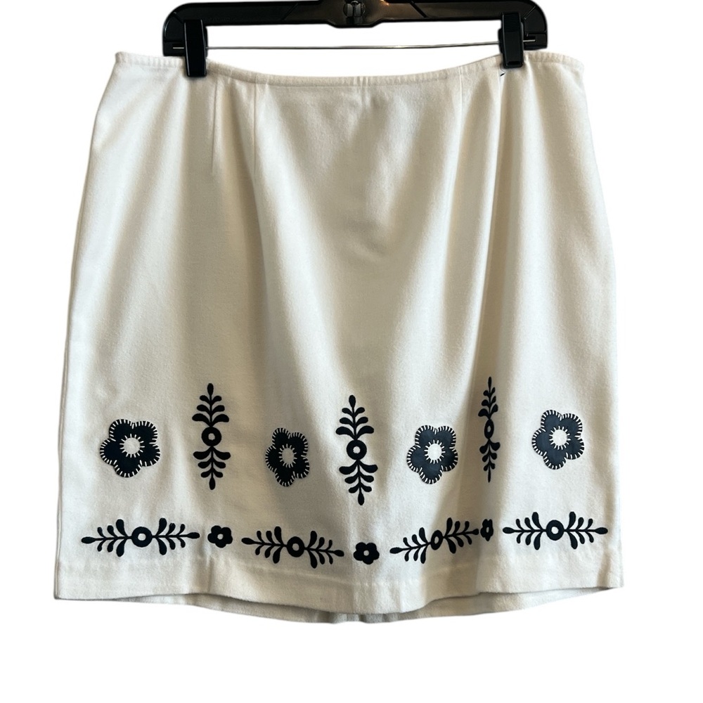 Venezia For Lane Bryant Cream Color Mini Skirt With Black Flower Embroidered